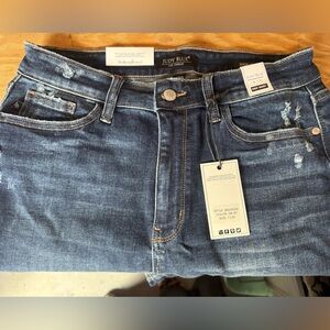 Judy Blue Distressed Boyfriend Jeans in Blue